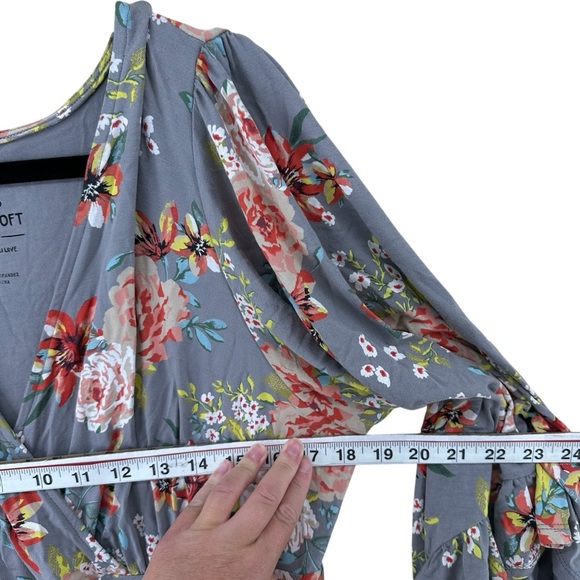 Torrid Babydoll Super Soft Surplice Volume Sleeve Top sz 0X floral - Picture 12 of 12